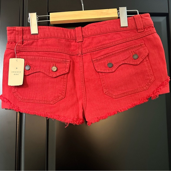 2/$20 ⭐️ NWT - Forever 21 Red Denim Shorts - Size 28 - Picture 2 of 4